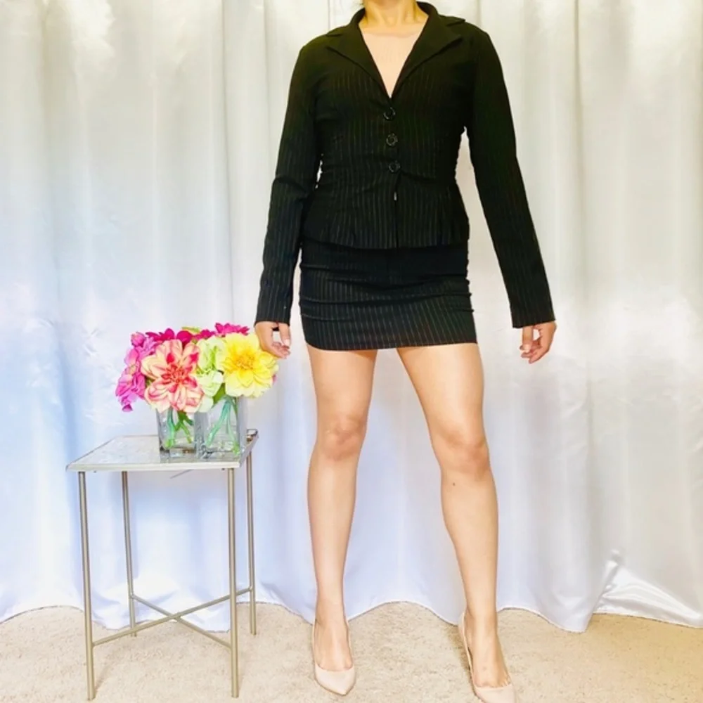 Skirt suit 👠 - Picture 6 of 16